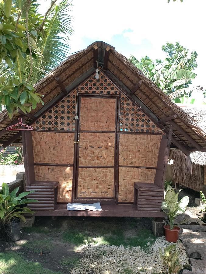 Lhoyjean Garden Hostel Batuan エクステリア 写真