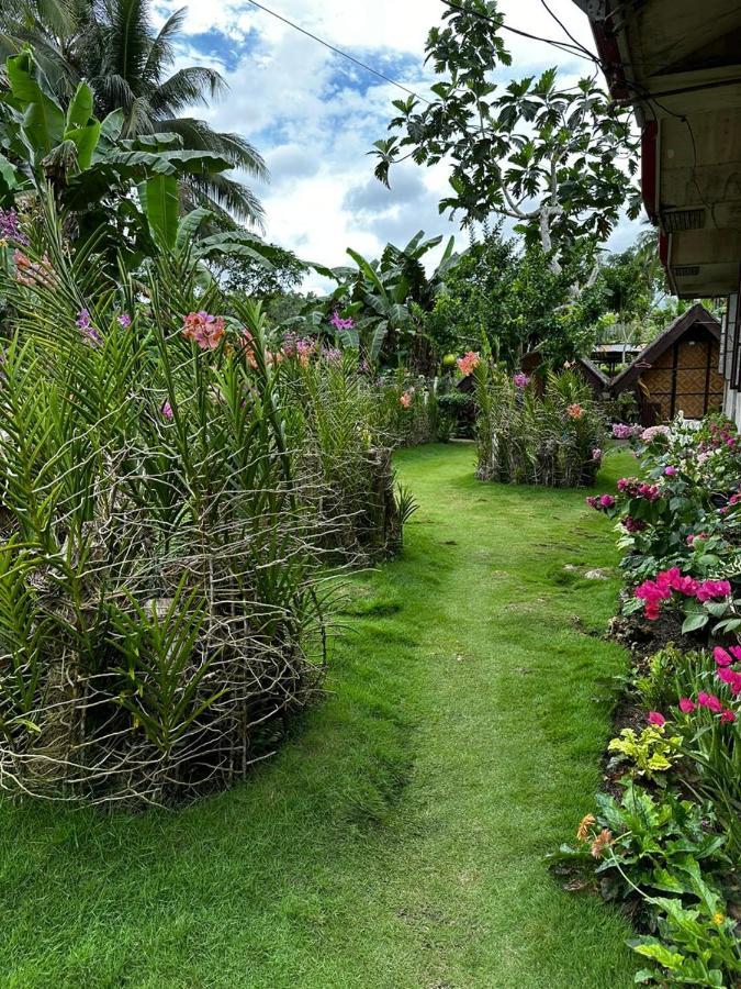 Lhoyjean Garden Hostel Batuan エクステリア 写真