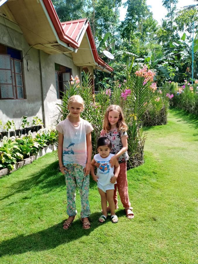 Lhoyjean Garden Hostel Batuan エクステリア 写真