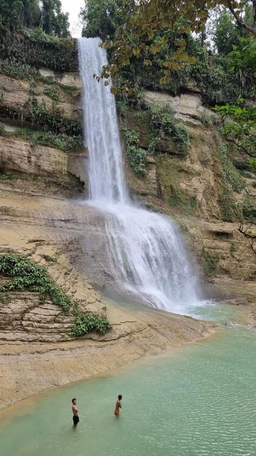 Lhoyjean Garden Hostel Batuan エクステリア 写真