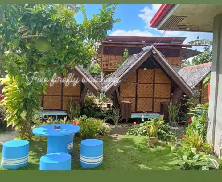 Lhoyjean Garden Hostel Batuan エクステリア 写真