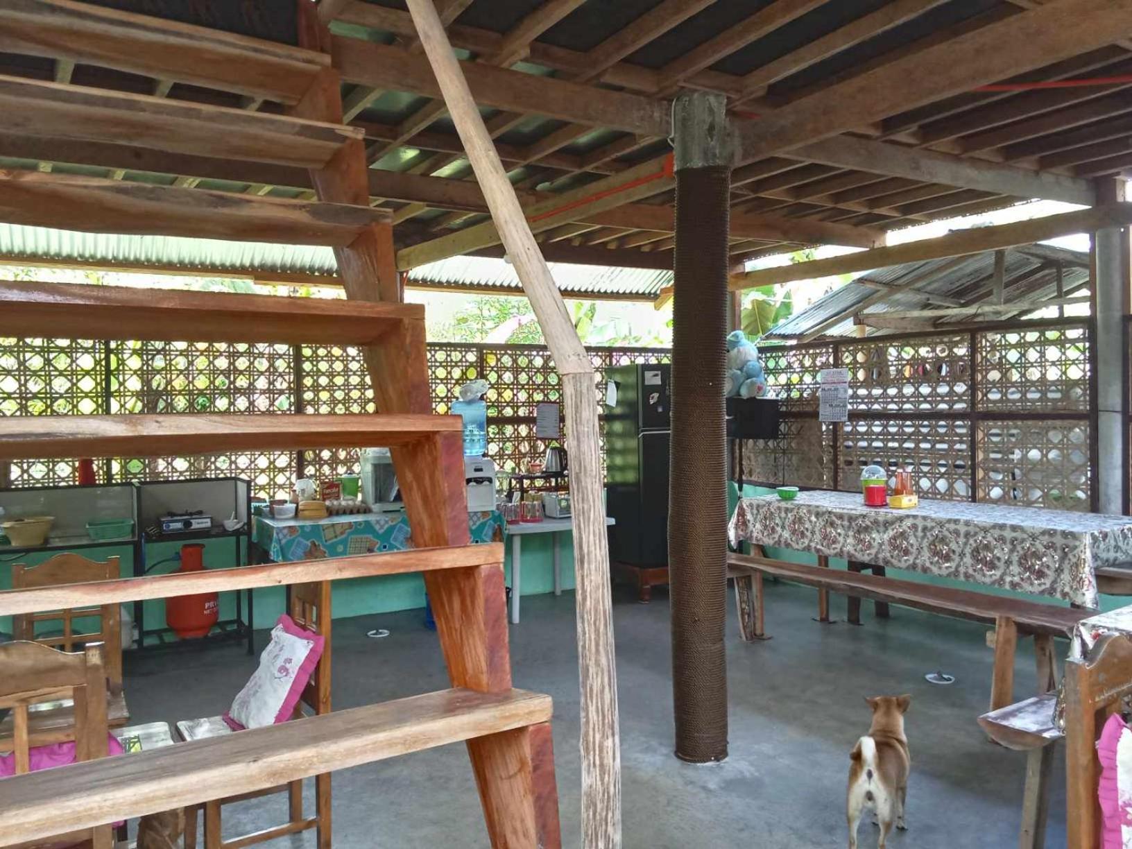 Lhoyjean Garden Hostel Batuan エクステリア 写真
