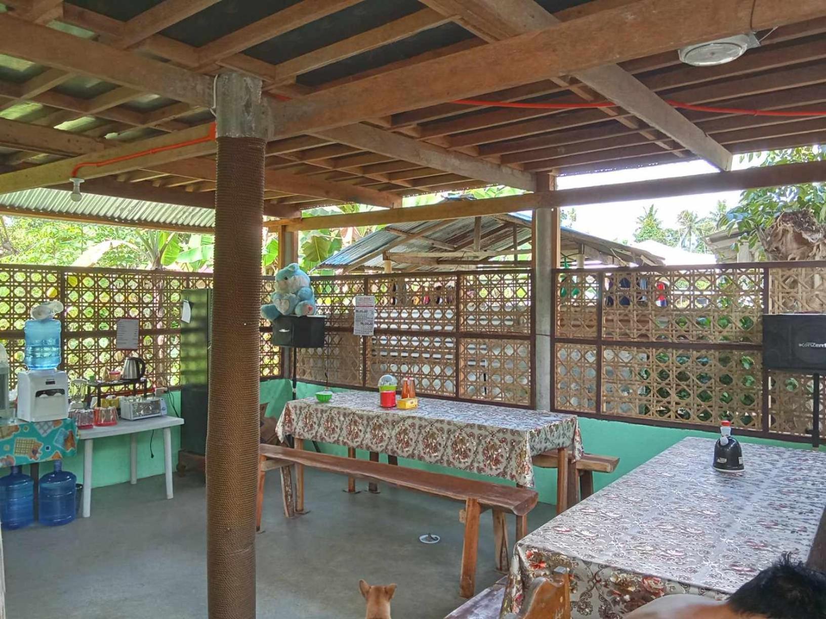 Lhoyjean Garden Hostel Batuan エクステリア 写真