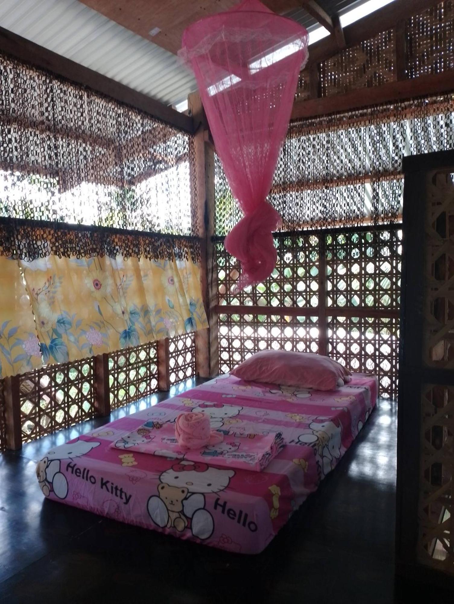 Lhoyjean Garden Hostel Batuan 部屋 写真