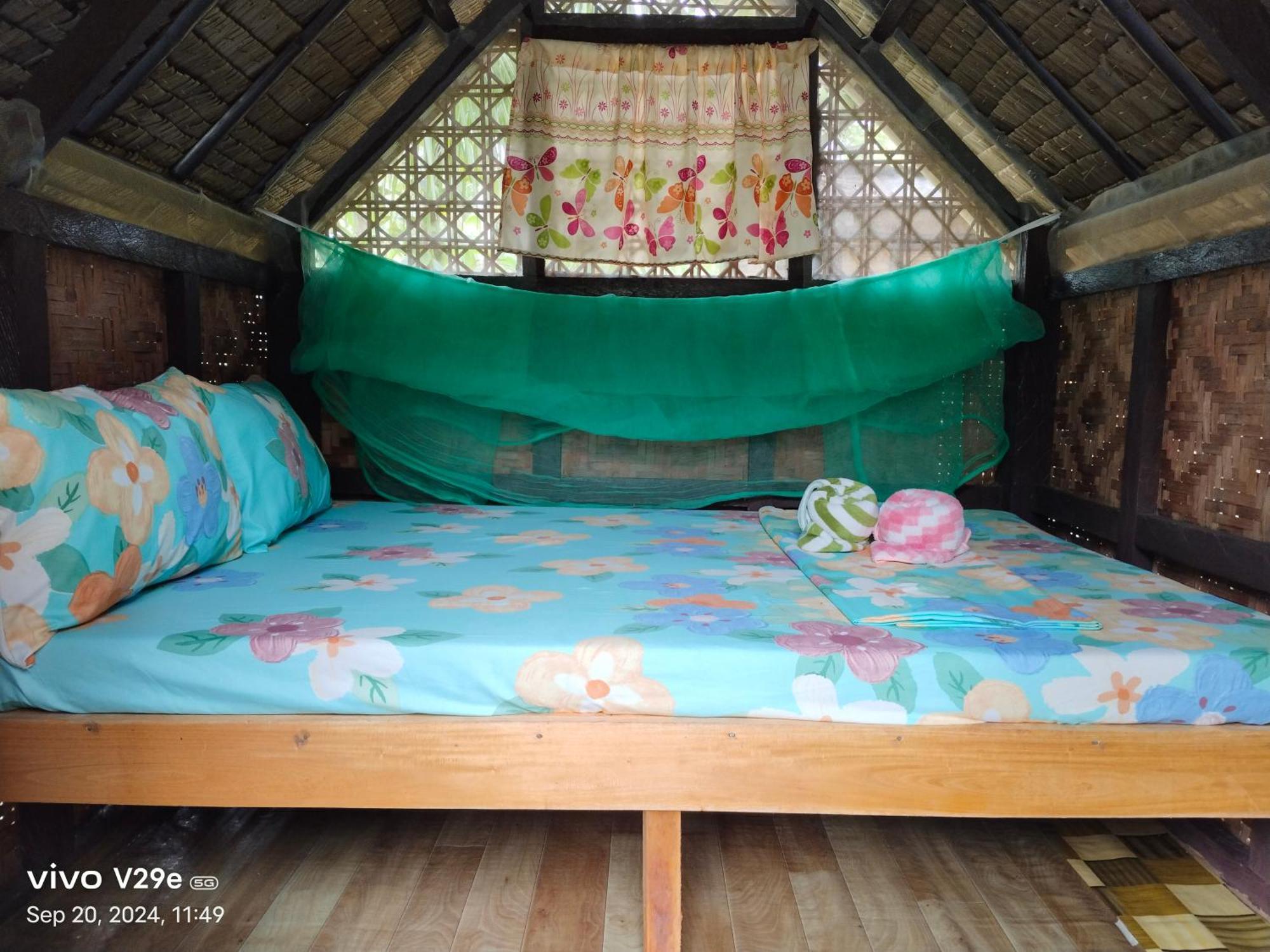 Lhoyjean Garden Hostel Batuan エクステリア 写真
