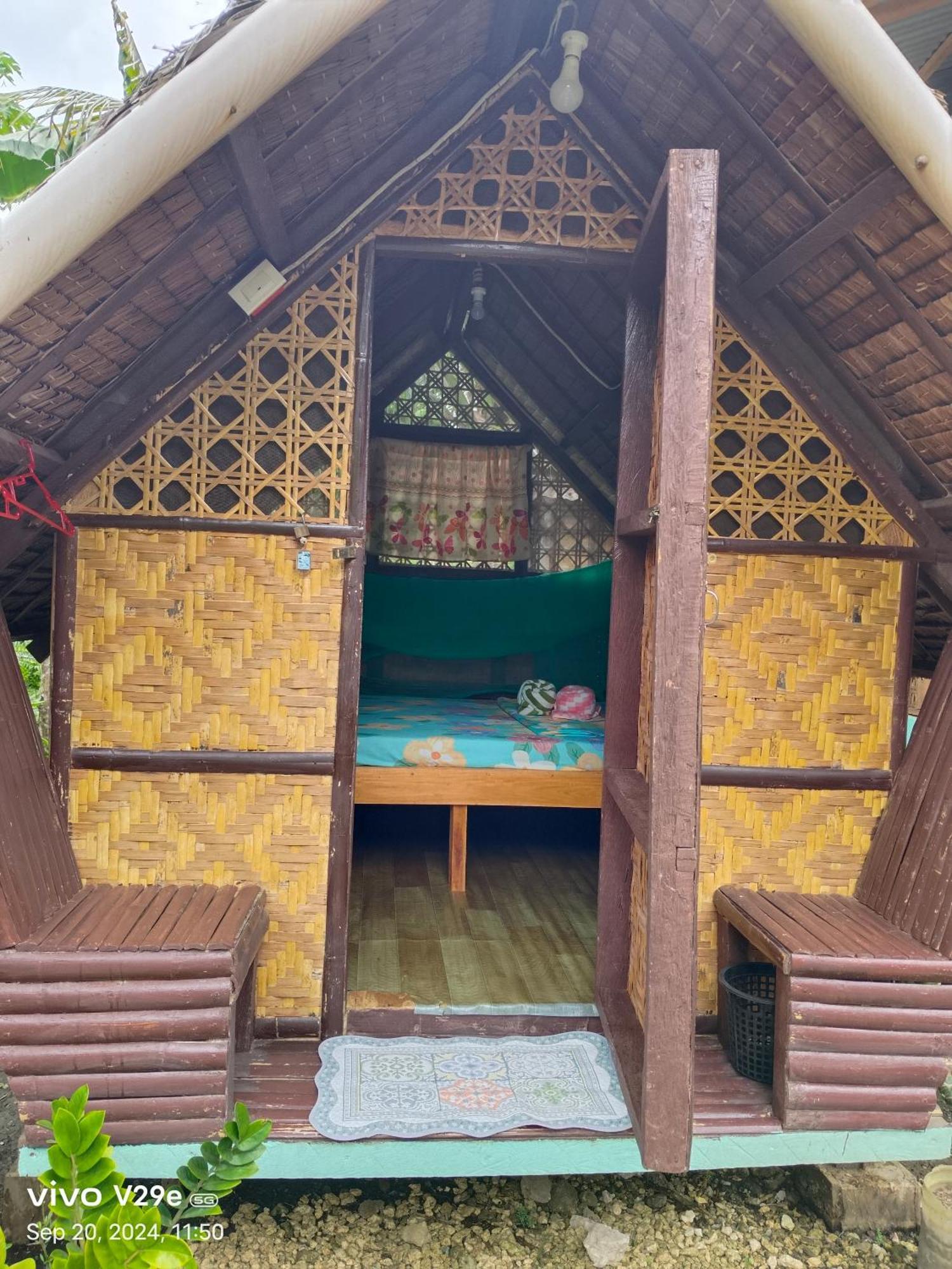 Lhoyjean Garden Hostel Batuan エクステリア 写真