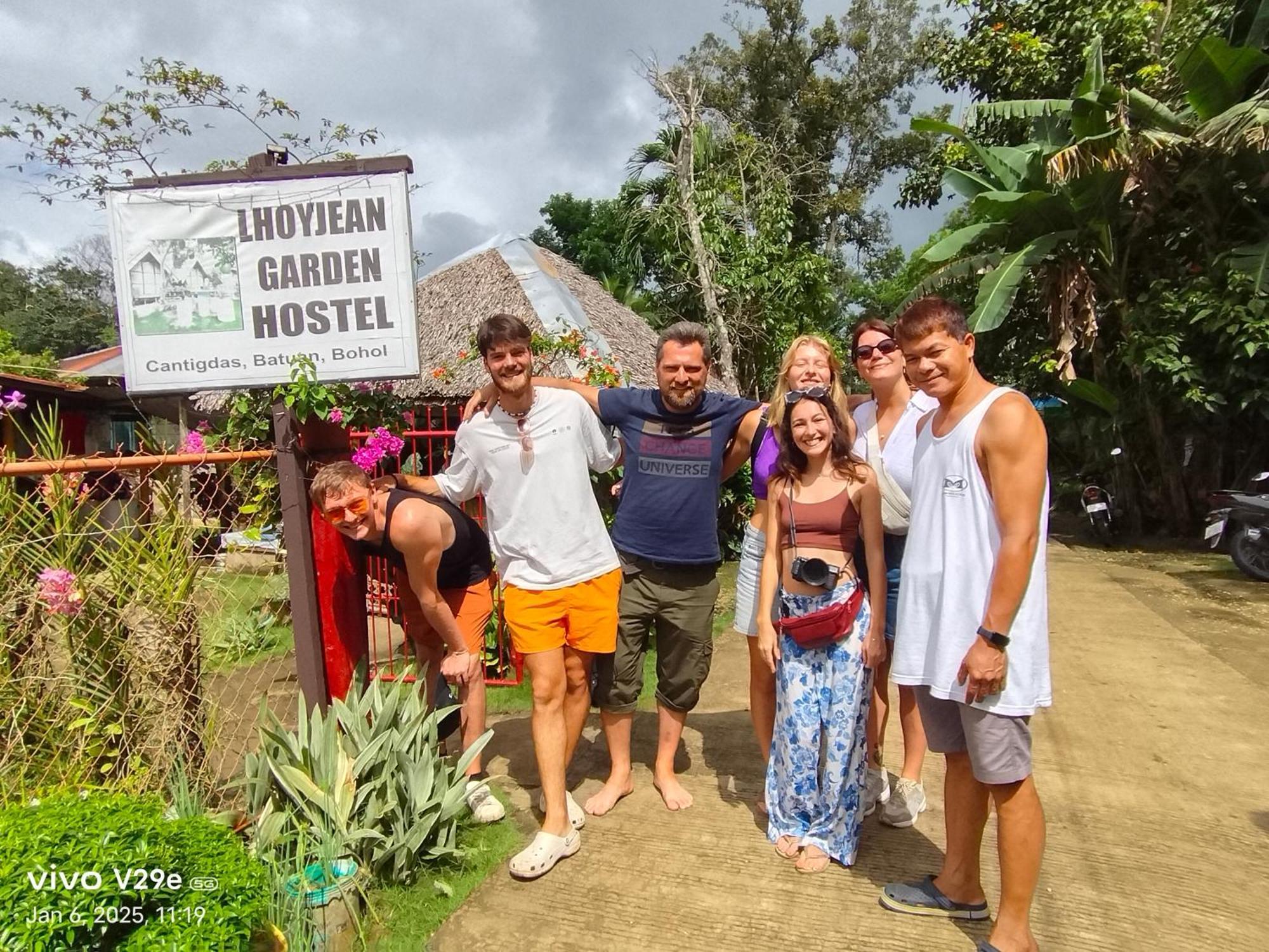 Lhoyjean Garden Hostel Batuan エクステリア 写真