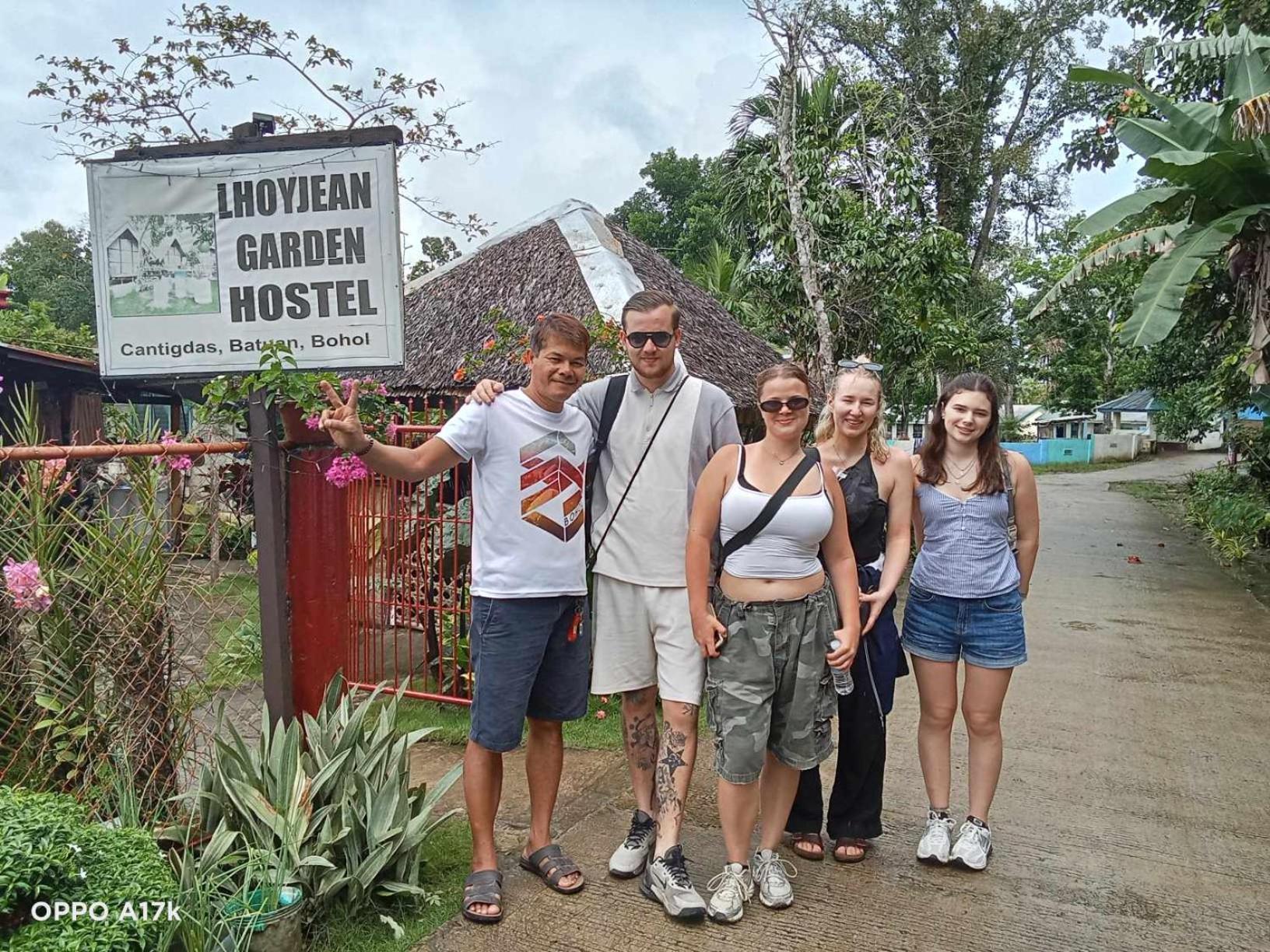 Lhoyjean Garden Hostel Batuan エクステリア 写真